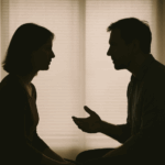 Lire la suite à propos de l’article COMMENT J’ANNONCE MA DÉCISION DE DIVORCER : LE GUIDE QUE J’AURAIS AIMÉ LIRE AVANT